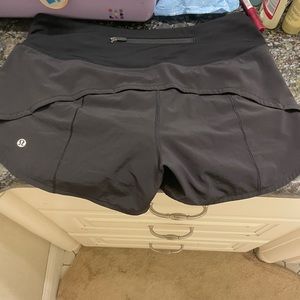 Lululemon Speed Up Mid-Rise Lined Short 4"